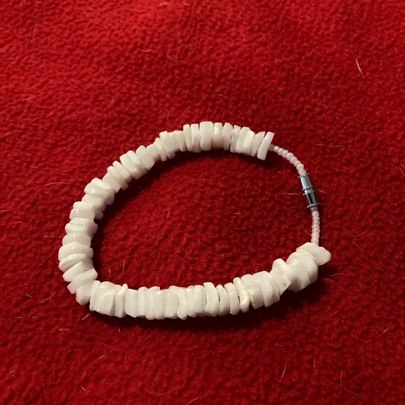 White shell bracelet - Picture 4 of 5